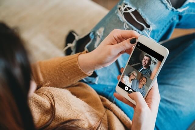 Do iPhones have SD Cards Slot?